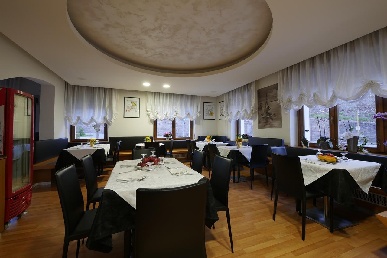 Albergo De March Farra d'Alpago Bagian luar foto