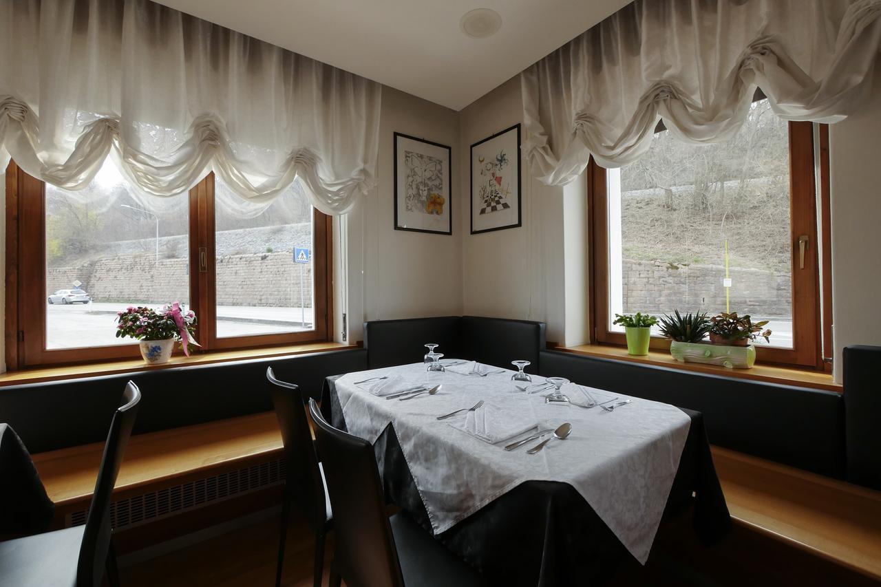Albergo De March Farra d'Alpago Bagian luar foto