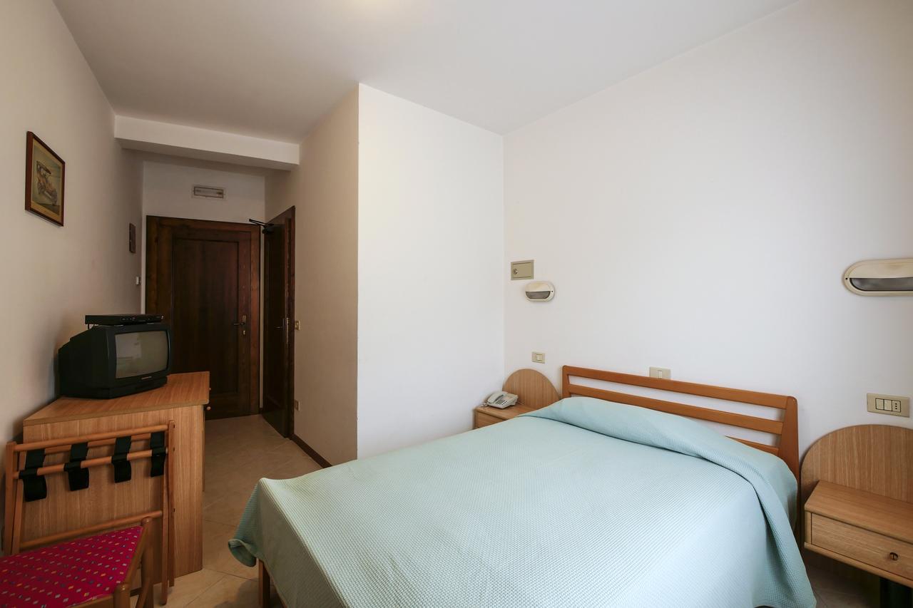 Albergo De March Farra d'Alpago Bagian luar foto