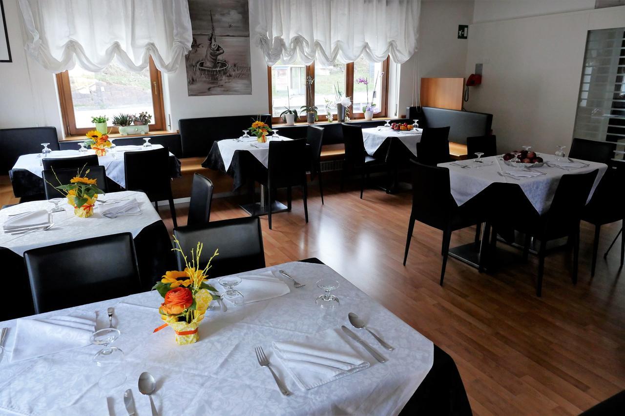 Albergo De March Farra d'Alpago Bagian luar foto